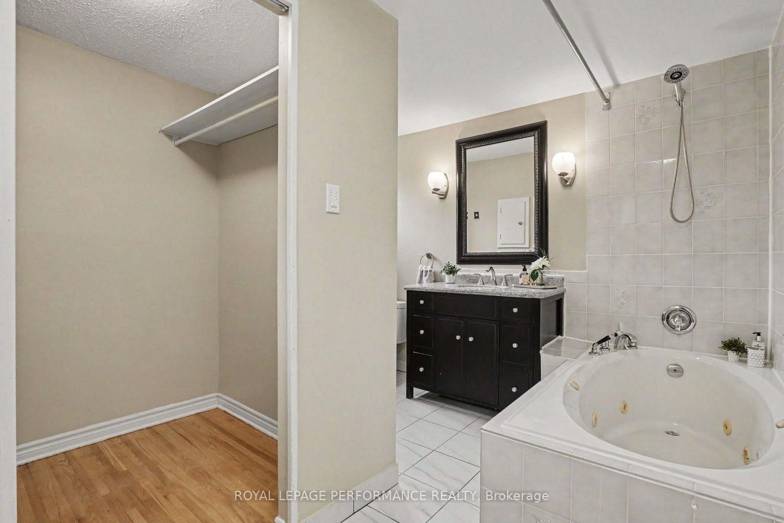 13 Centrepark Drive • Ottawa, ON photo 20
