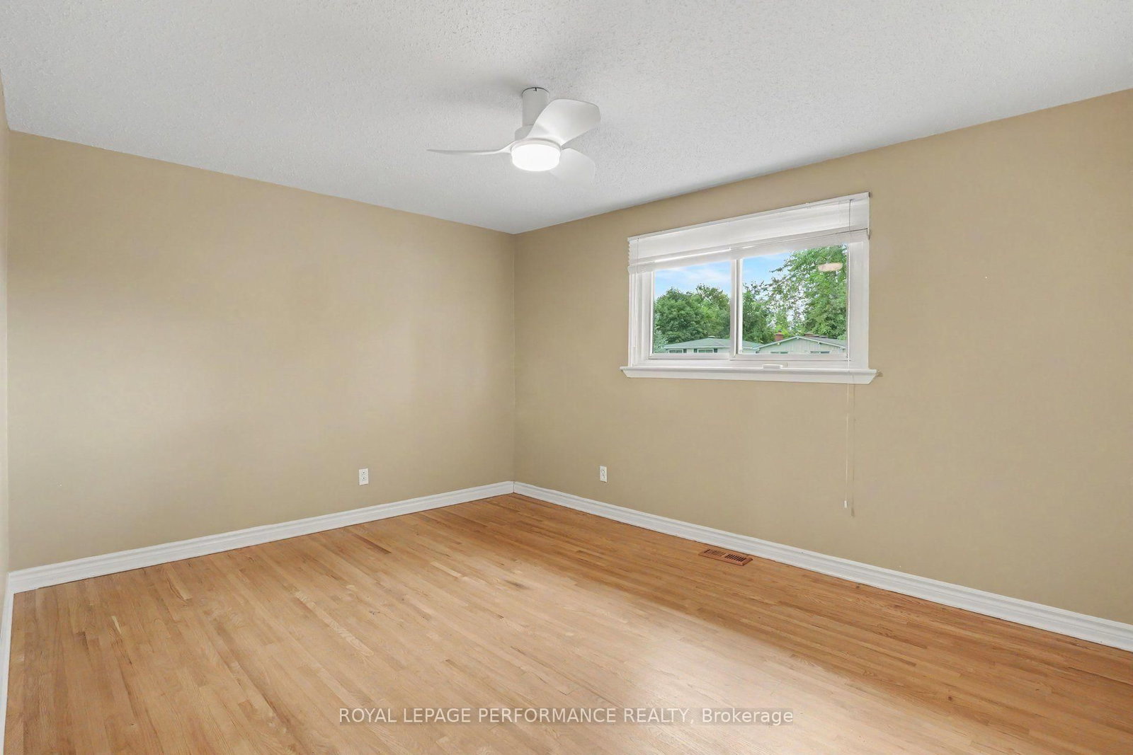13 Centrepark Drive • Ottawa, ON photo 22