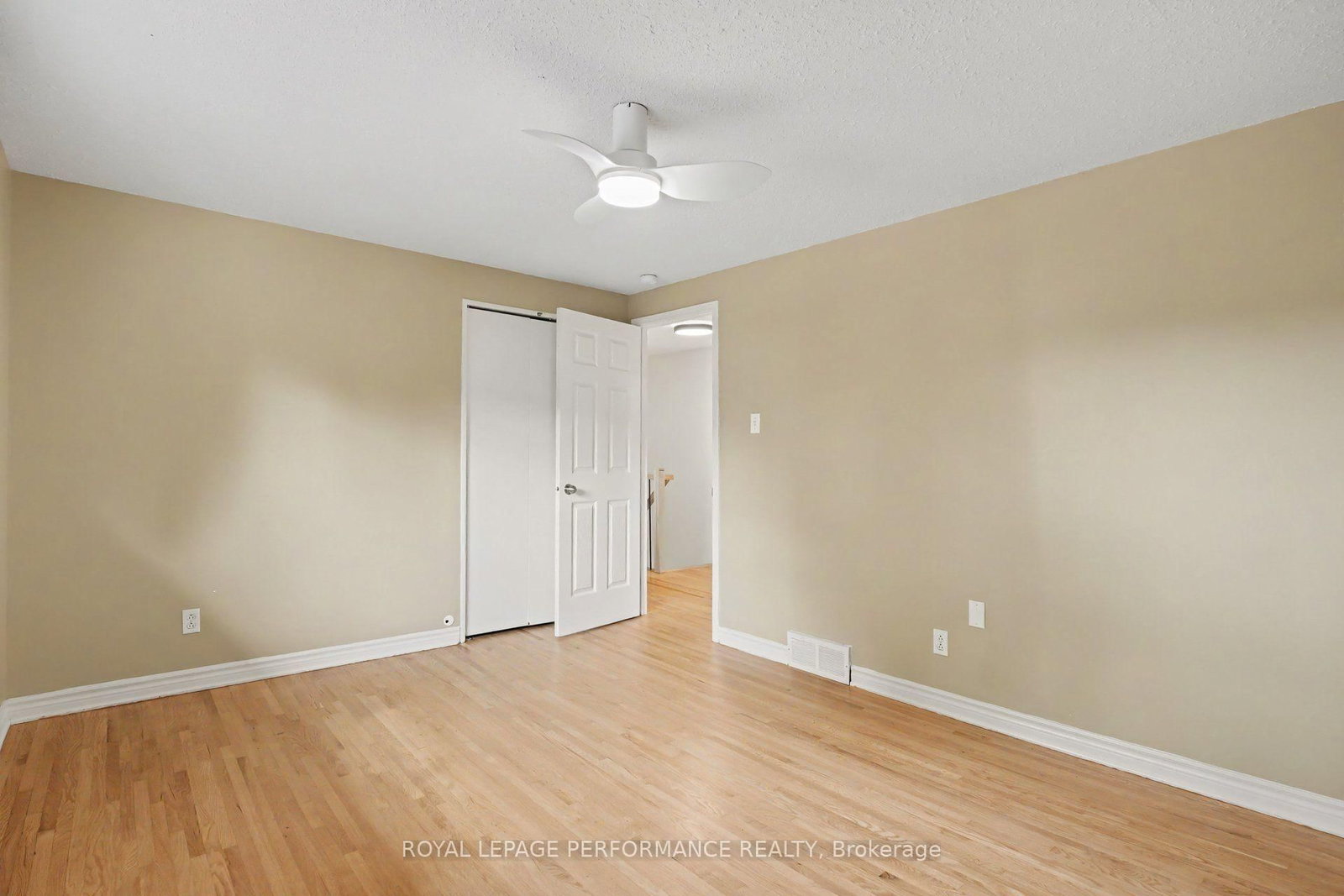 13 Centrepark Drive • Ottawa, ON photo 23