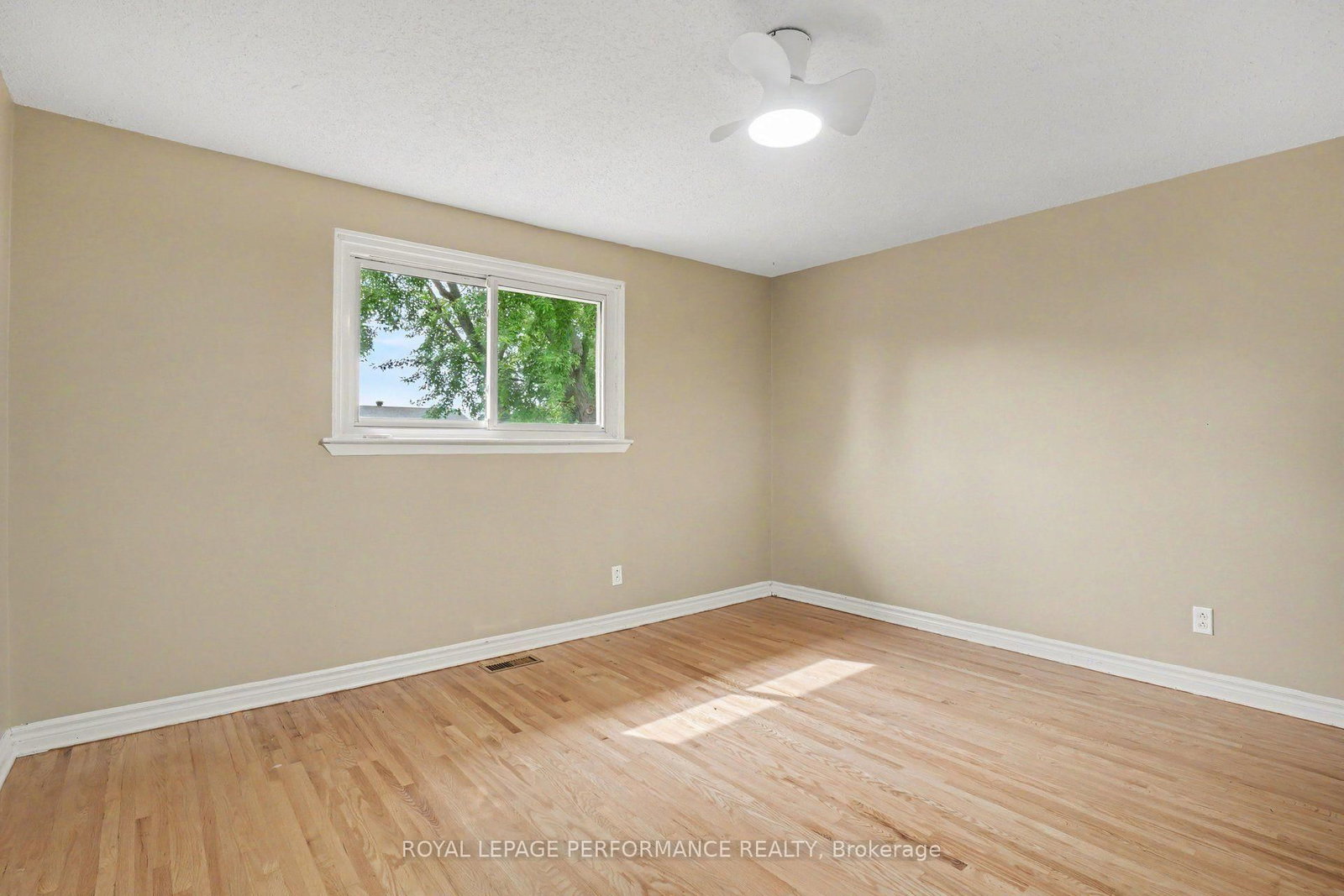 13 Centrepark Drive • Ottawa, ON photo 26