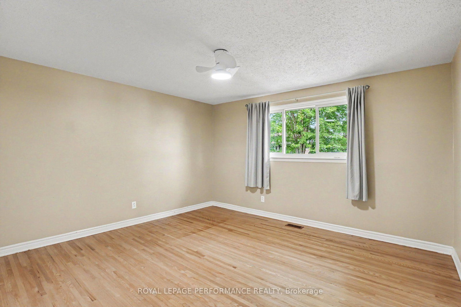 13 Centrepark Drive • Ottawa, ON photo 28