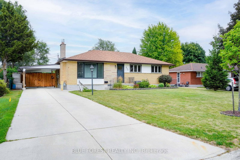 926 Eagle Crescent