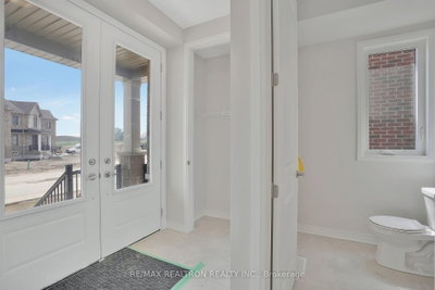 184 Leslie Davis Street • North Dumfries, ON photo 2