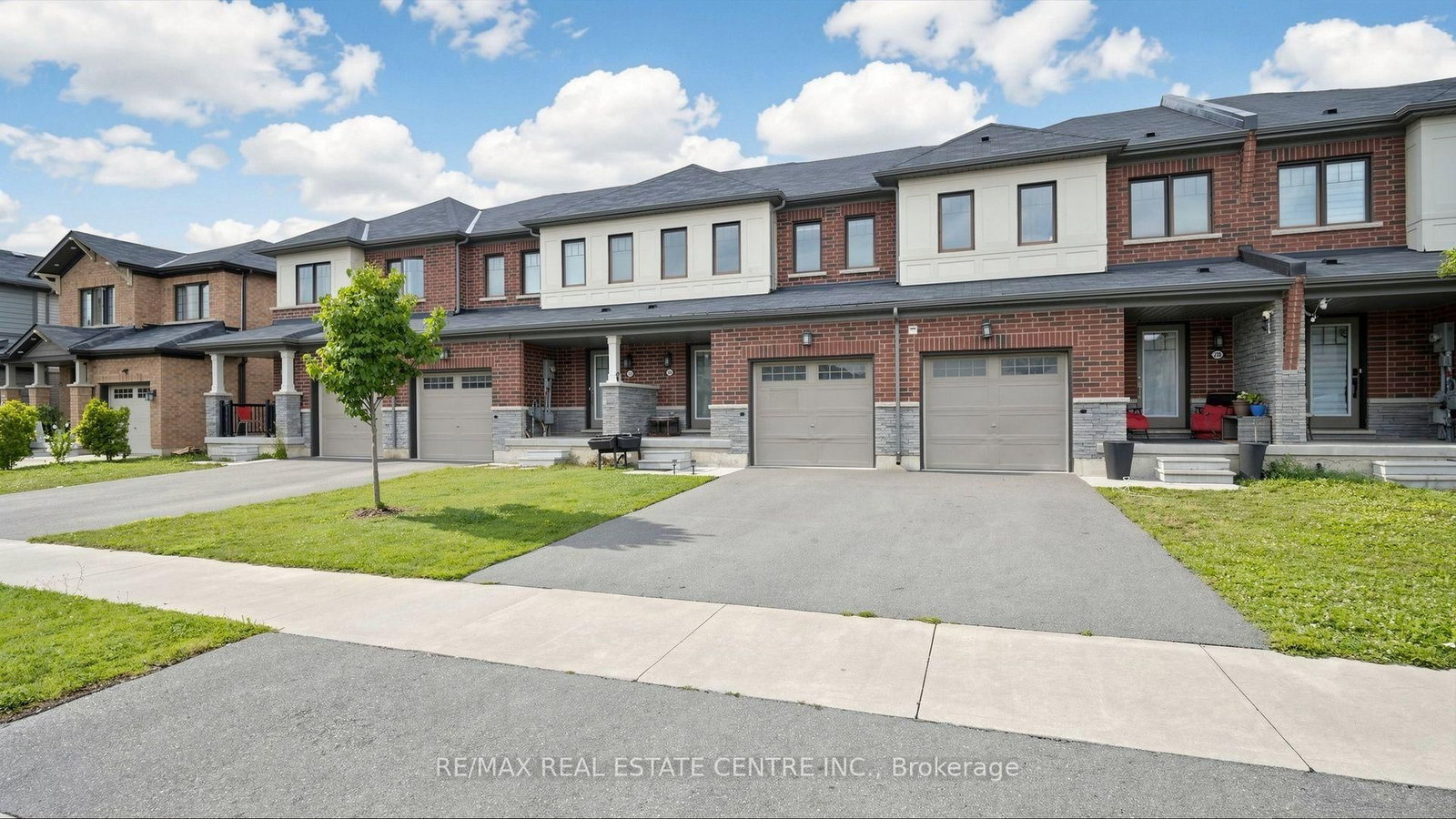 300 Bedrock Drive • Hamilton, ON photo 3