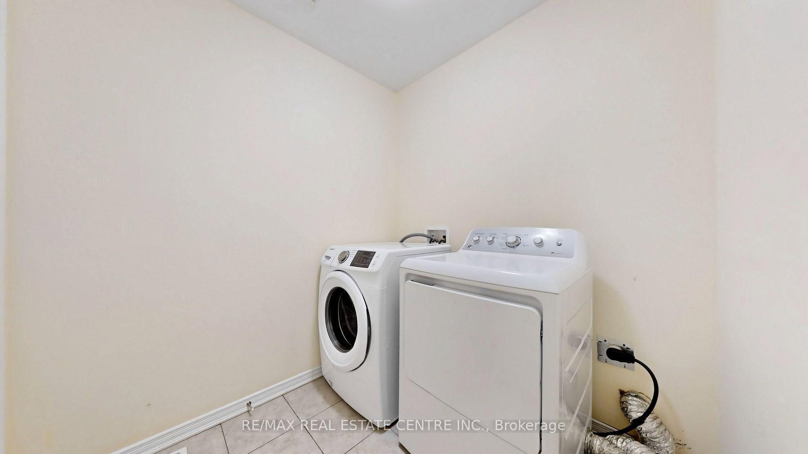 300 Bedrock Drive • Hamilton, ON photo 42