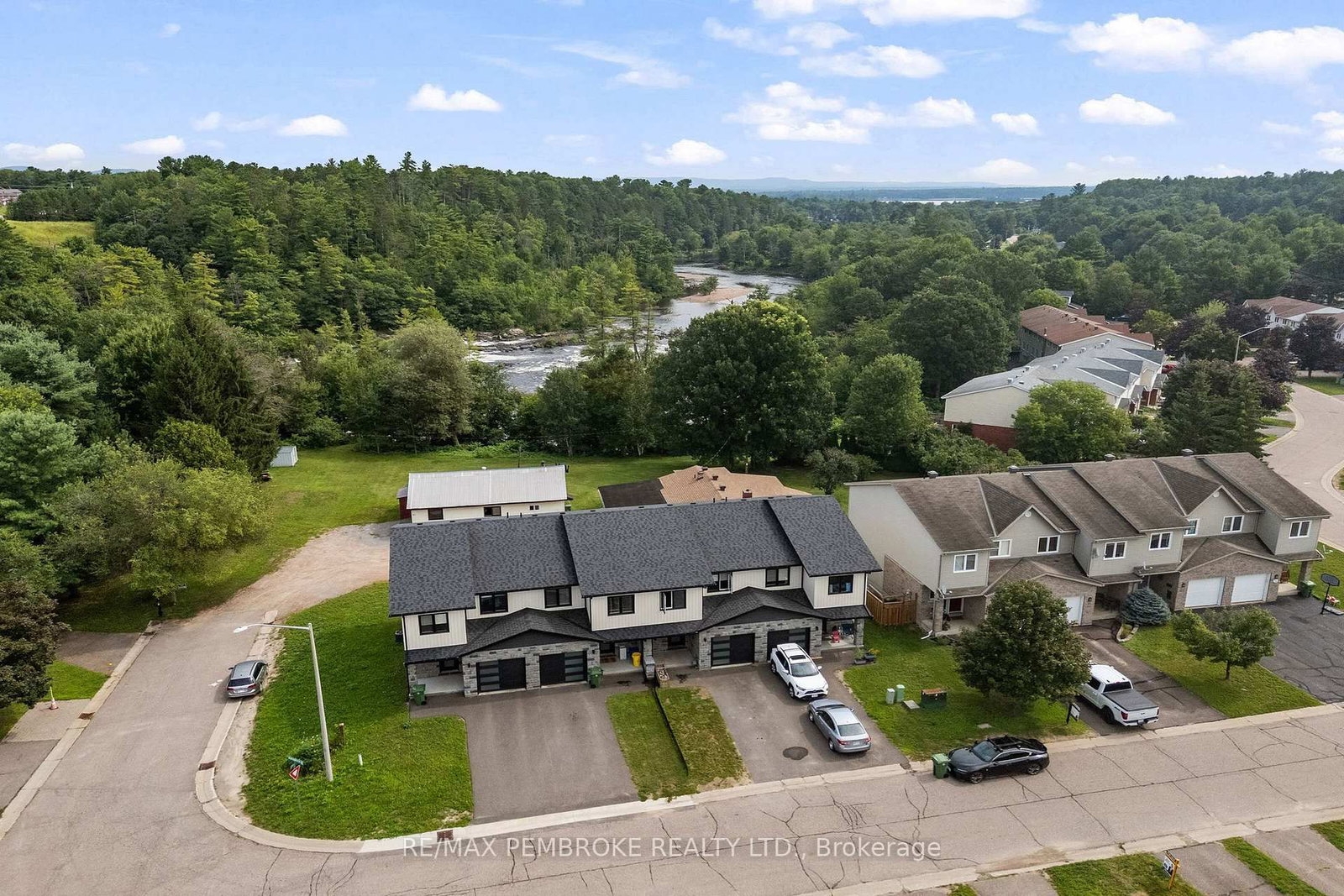 41 Northbrook Road • Petawawa, ON photo 3