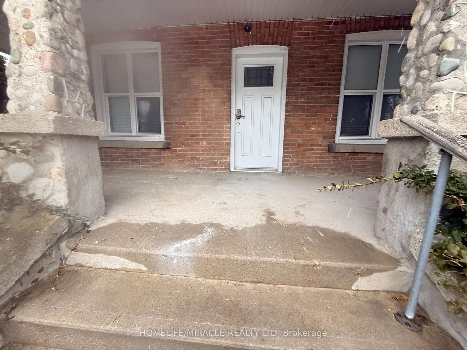 201 Grand Avenue • Chatham-Kent, ON photo 2