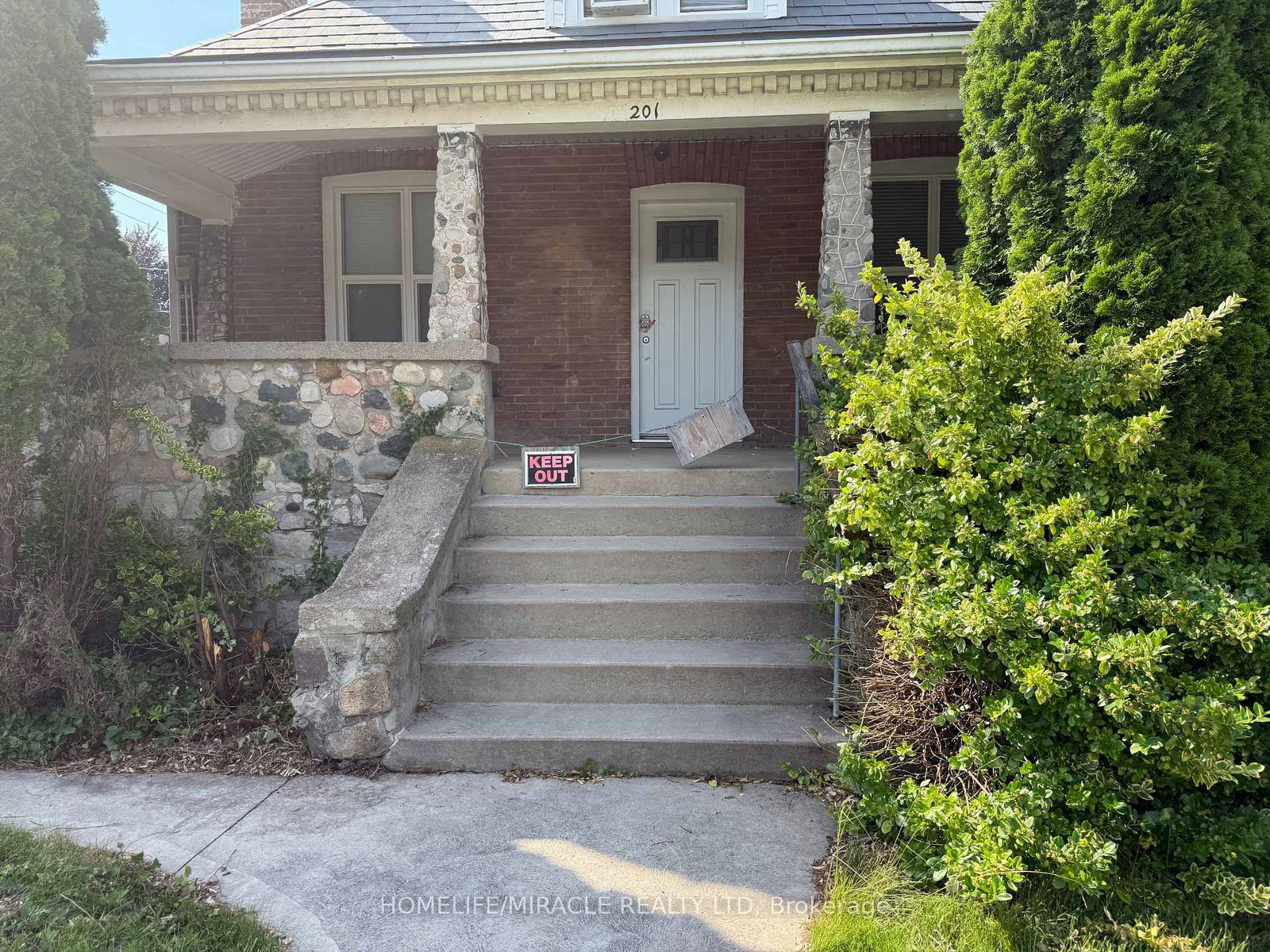 201 Grand Avenue • Chatham-Kent, ON photo 3