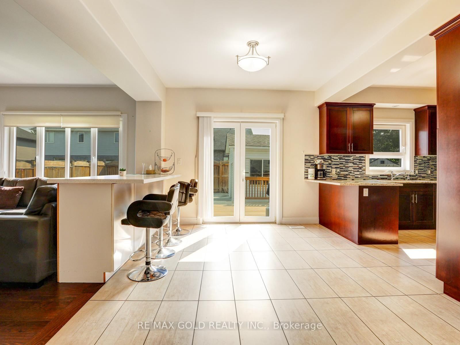 812 Halifax Road • Woodstock, ON photo 14