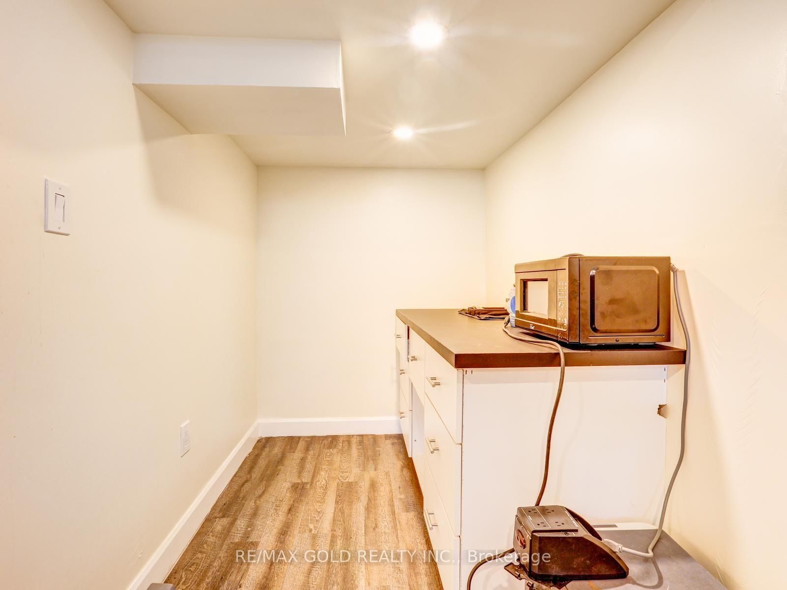 812 Halifax Road • Woodstock, ON photo 45
