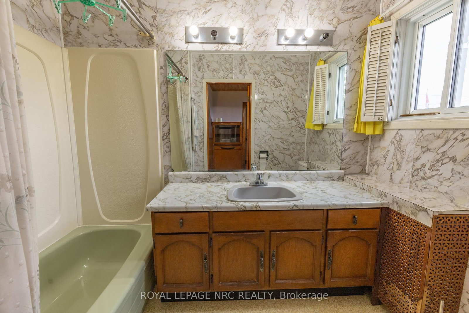 215 Knoll Street • Port Colborne, ON photo 26