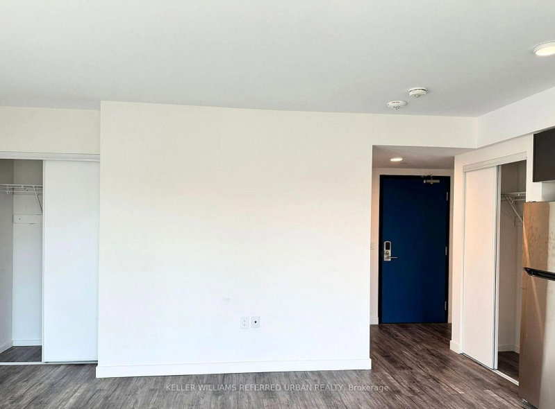 #112 - 325 University Avenue W