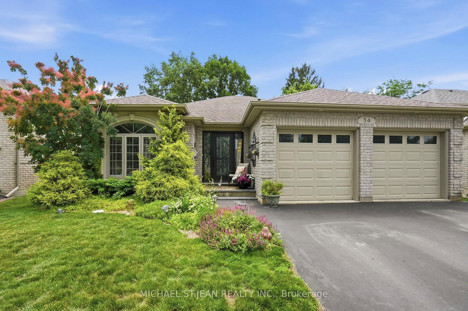 34 Brooklyn Avenue • Brantford, ON photo 2