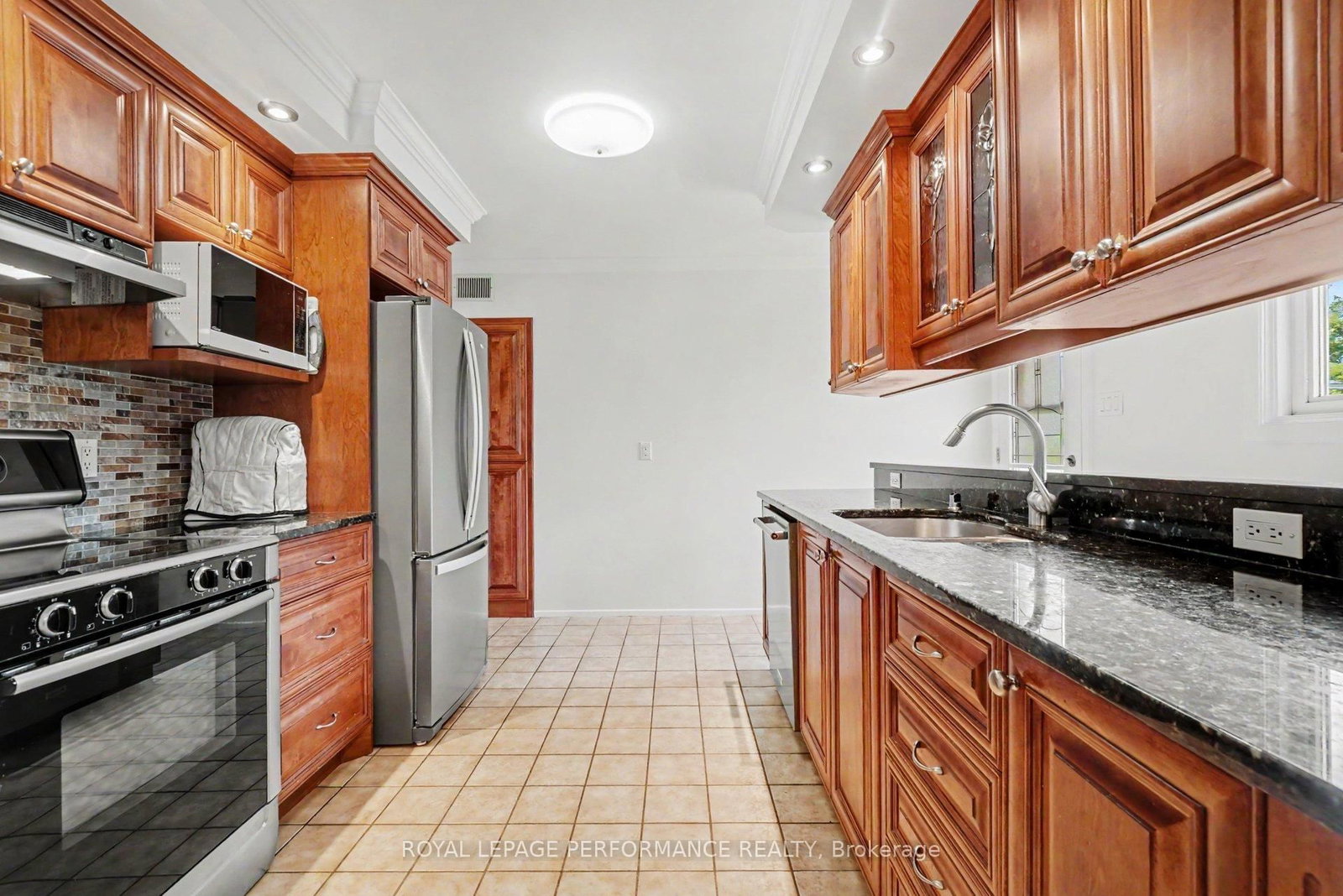 1599 Maxime Street • Ottawa, ON photo 11