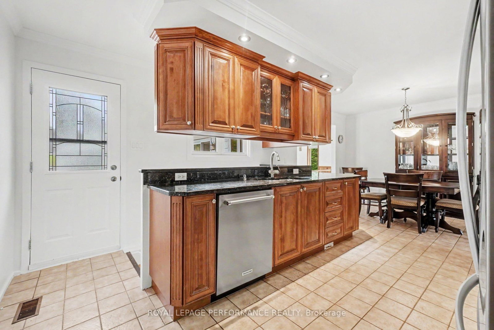 1599 Maxime Street • Ottawa, ON photo 13