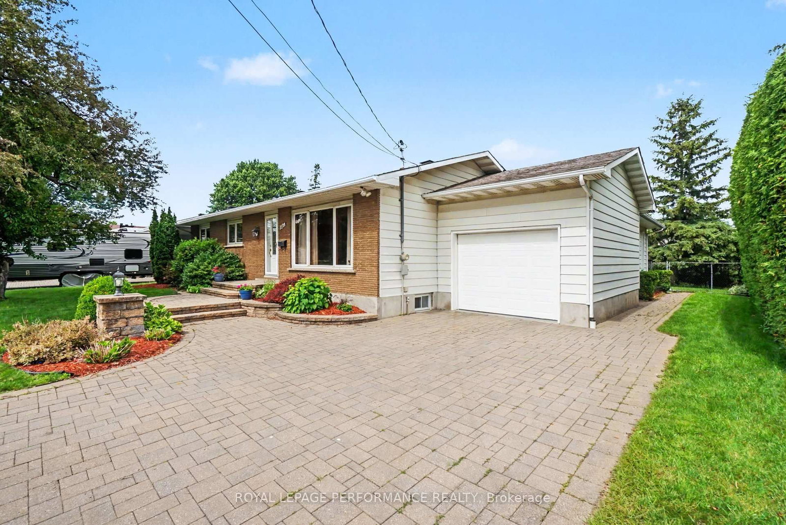 1599 Maxime Street • Ottawa, ON photo 2