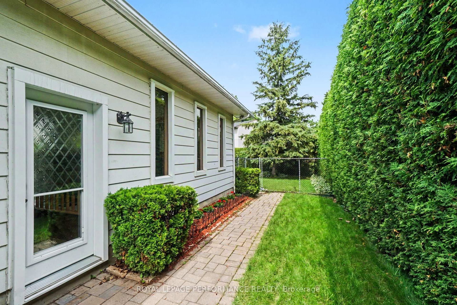 1599 Maxime Street • Ottawa, ON photo 28