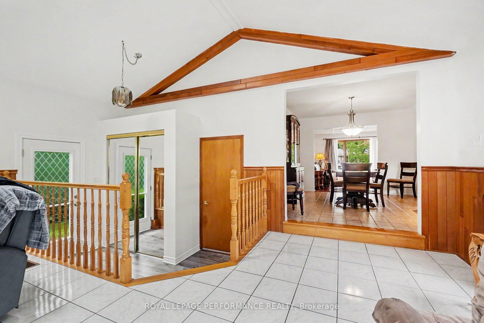 1599 Maxime Street • Ottawa, ON photo 3