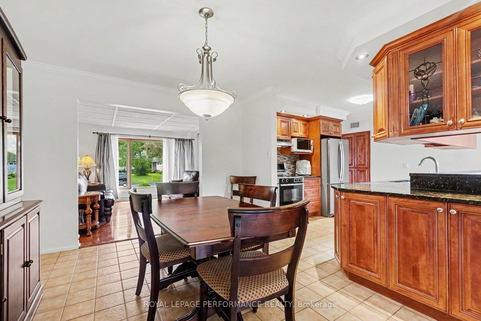 1599 Maxime Street • Ottawa, ON photo 9
