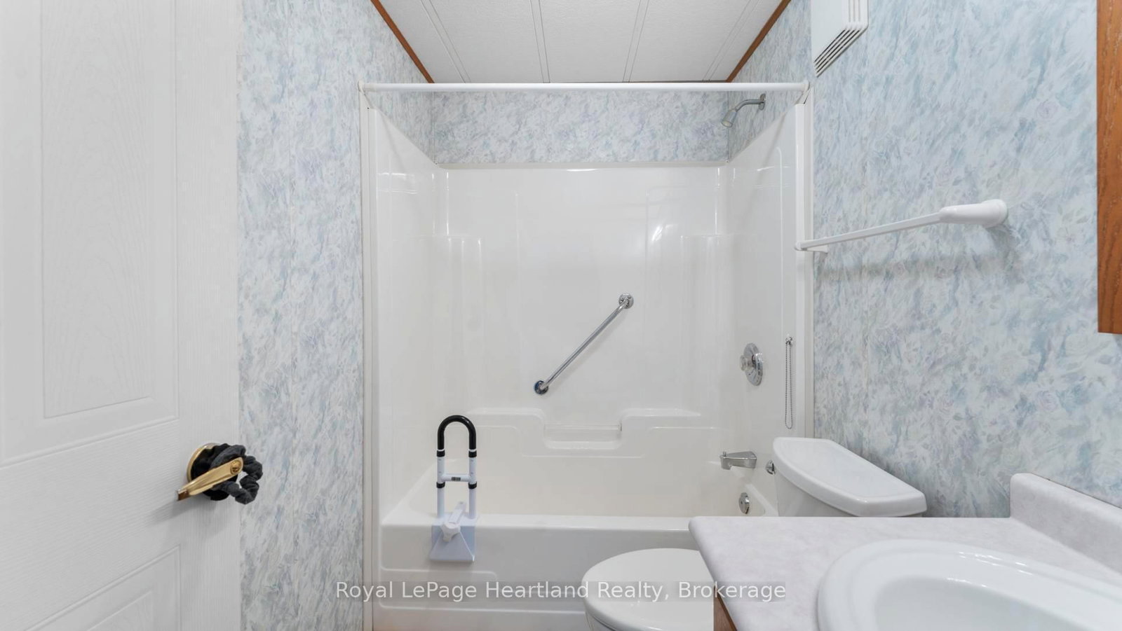 65 CHEROKEE Lane • Ashfield-Colborne-Wawanosh, ON photo 12