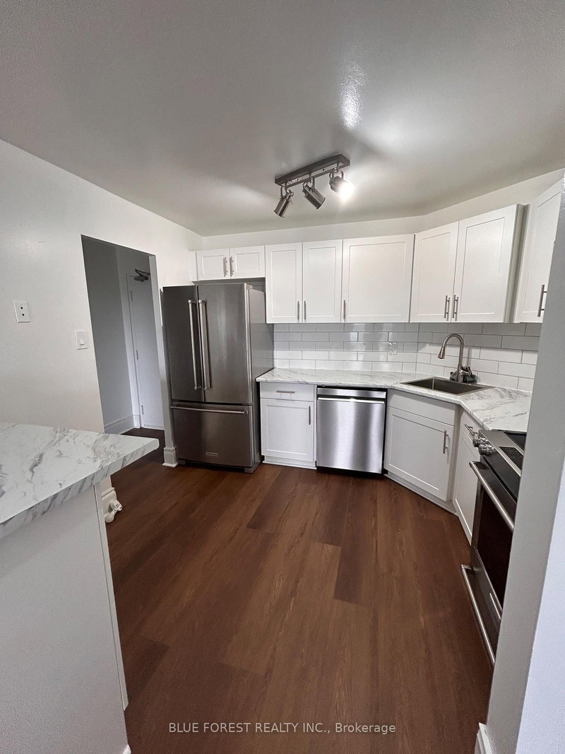 906 - 858 Commissioners Road E