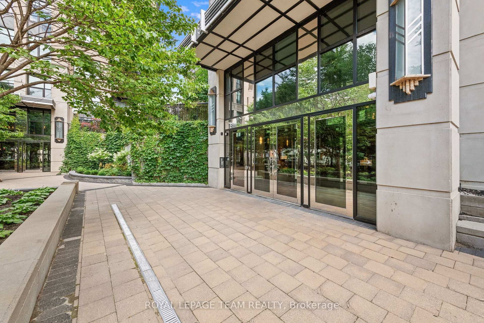 245 Kent Street N • #1003 • Ottawa, ON photo 2