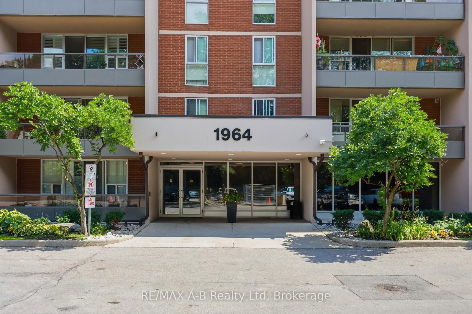1964 Main Street W • #805 • Hamilton, ON photo 2