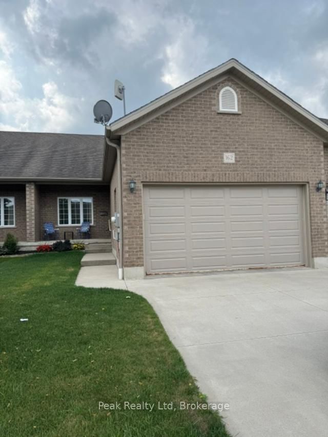 Townhouse for sale at 162 Krotz Street, North Perth, Ontario, N4W 0E2 - Listowel - MLS: X13654792