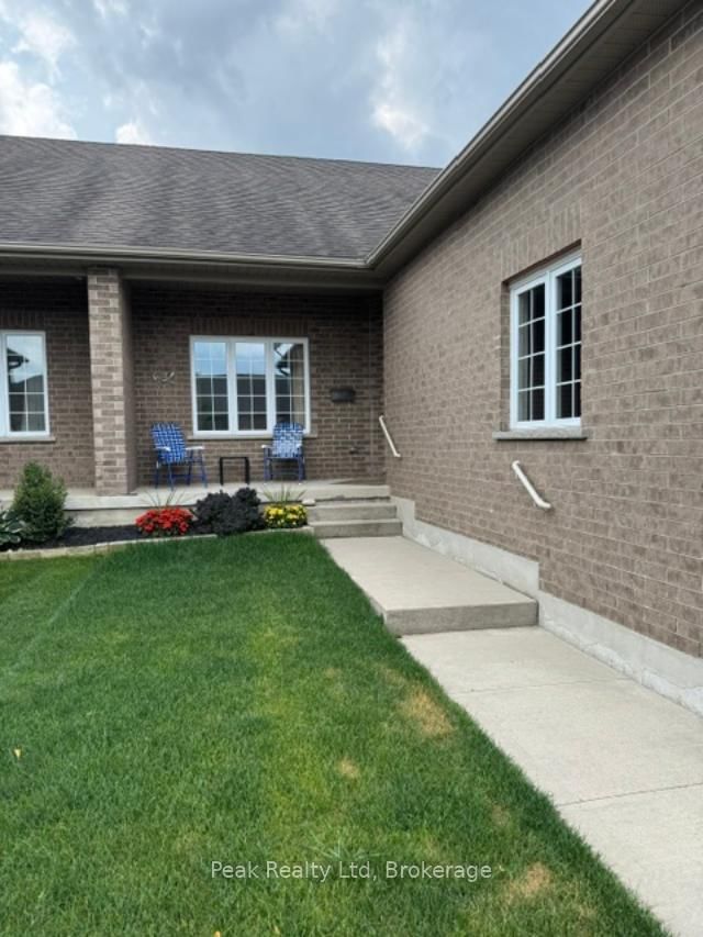 Townhouse for sale at 162 Krotz Street, North Perth, Ontario, N4W 0E2 - Listowel - MLS: X13654792