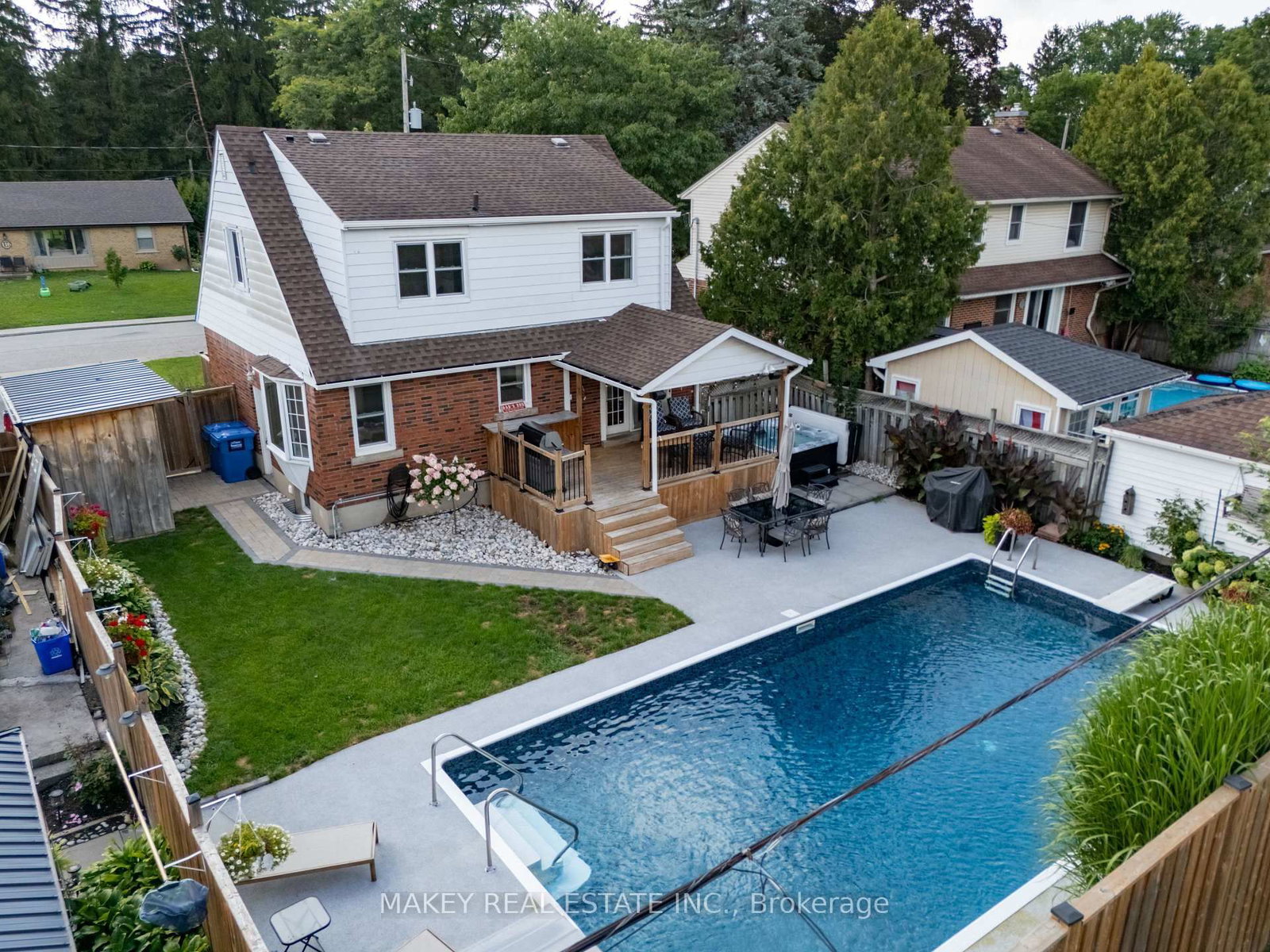 115 Fairview Crescent • Woodstock, ON photo 3