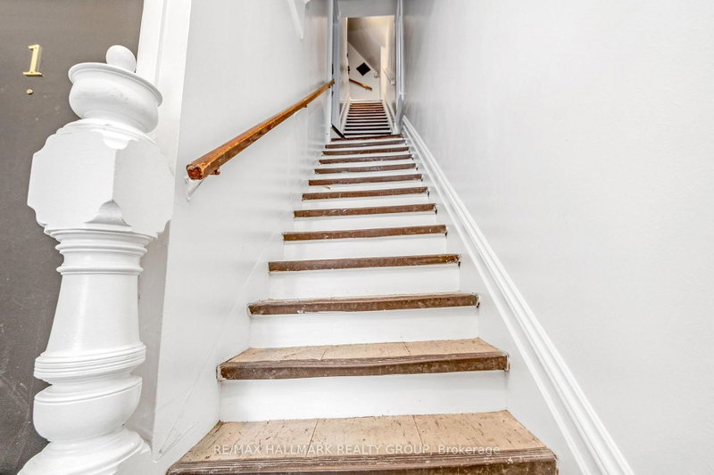 Unit 2 - 277 Arlington Avenue