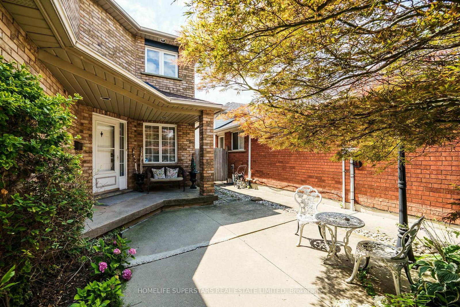 61 Lawnhurst Drive • Hamilton, ON photo 4