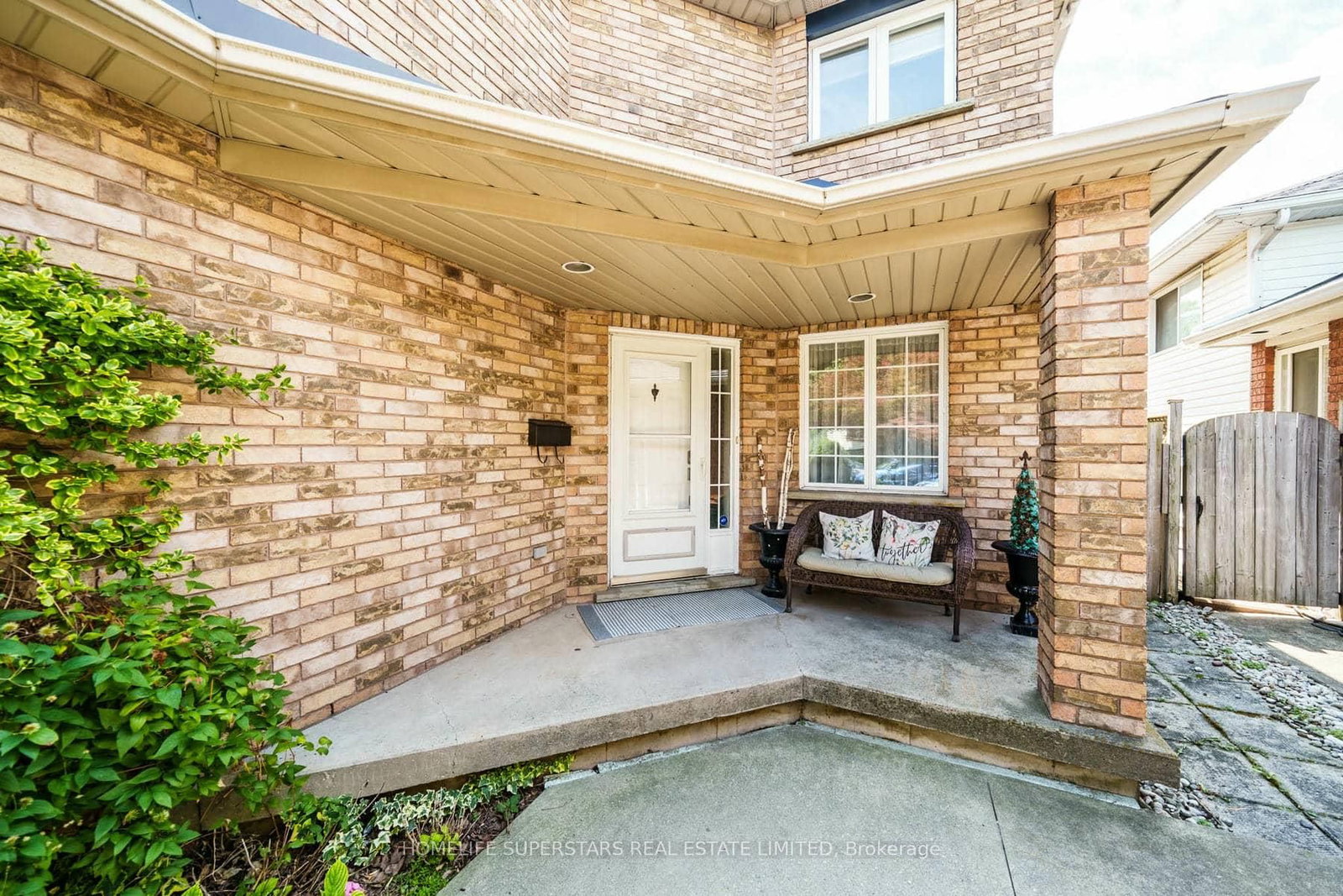 61 Lawnhurst Drive • Hamilton, ON photo 5