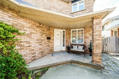 61 Lawnhurst Drive • Hamilton, ON photo 5