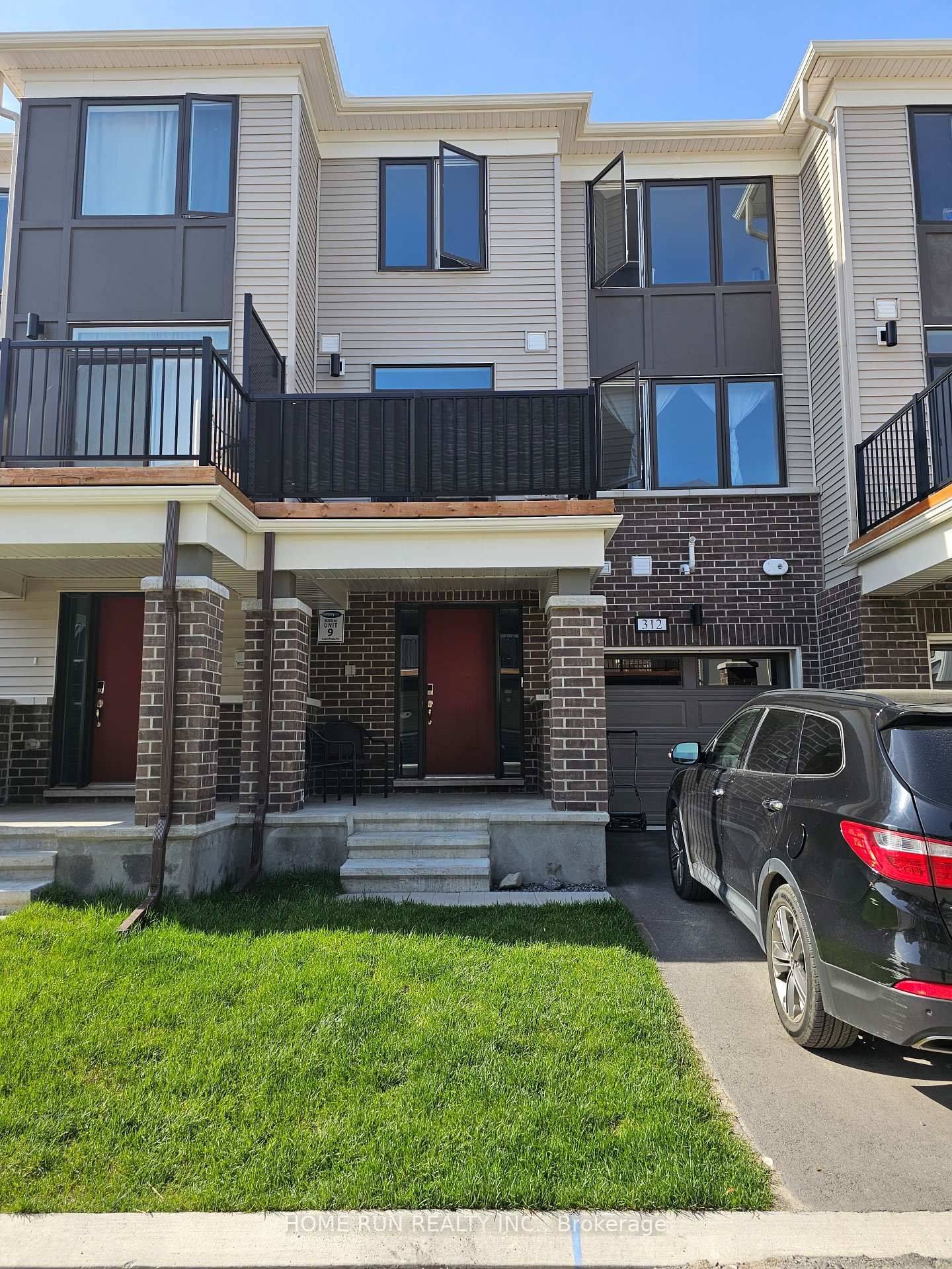 312 Parallax Private • Ottawa, ON photo 1