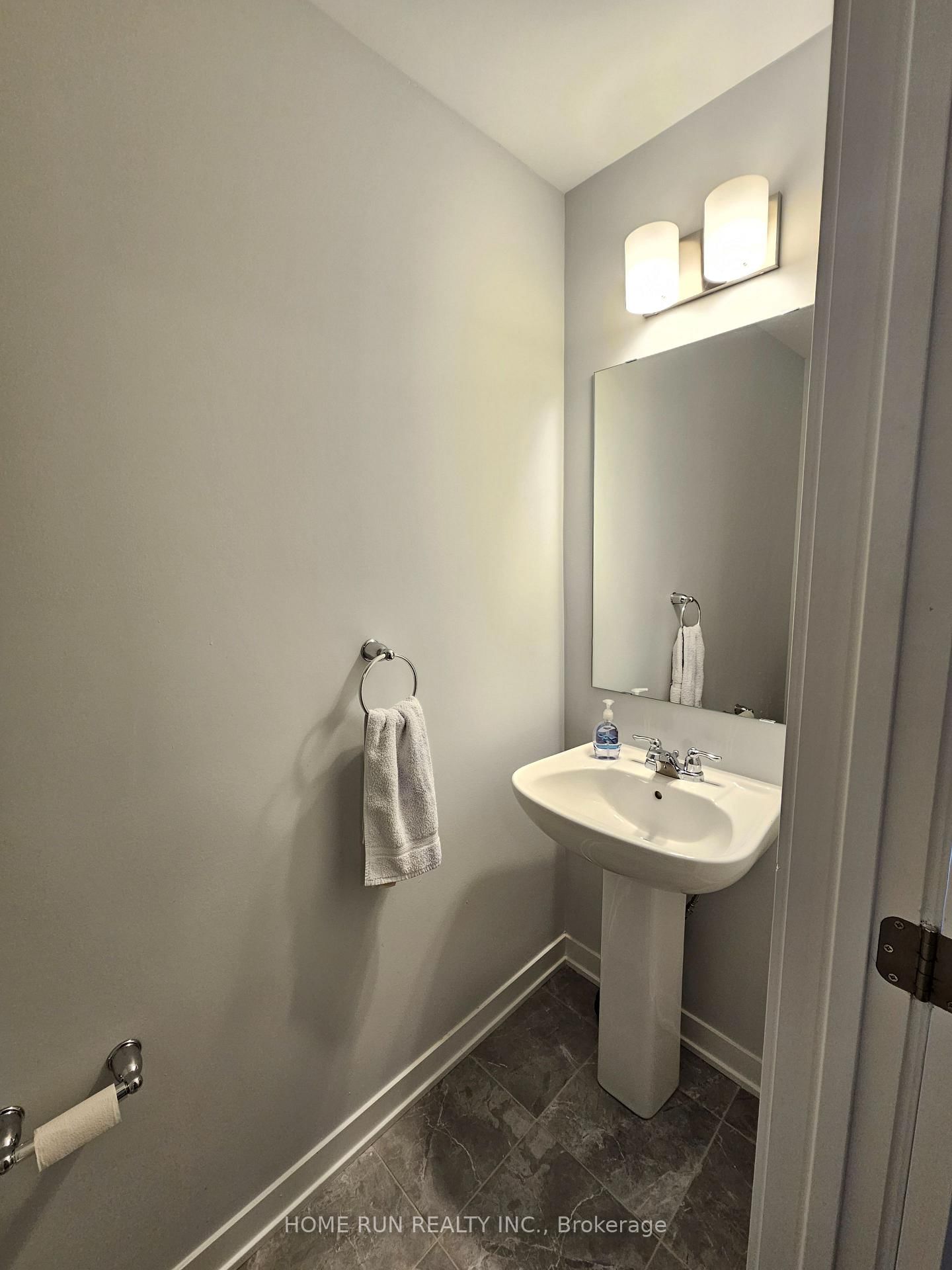 312 Parallax Private • Ottawa, ON photo 18