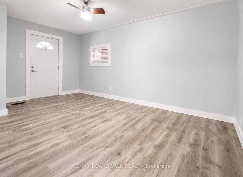 332 Shakespeare St photo 4
