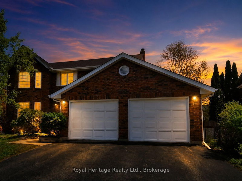 1534 Scollard Crescent