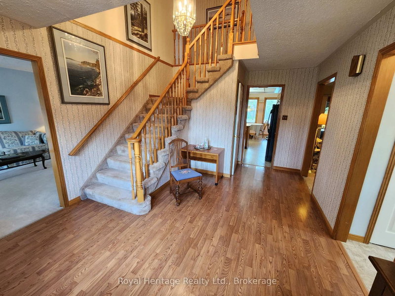 1534 Scollard Crescent