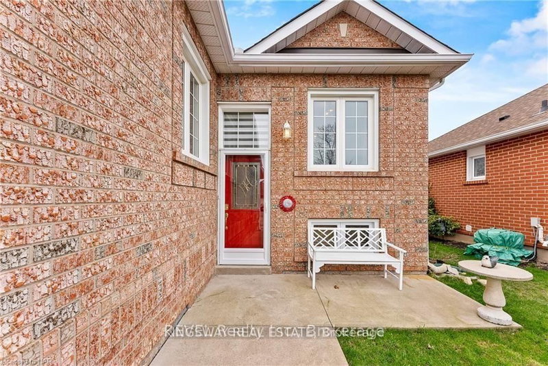11 JACKSON Court W
