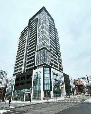 1001 - 15 Queen Street S