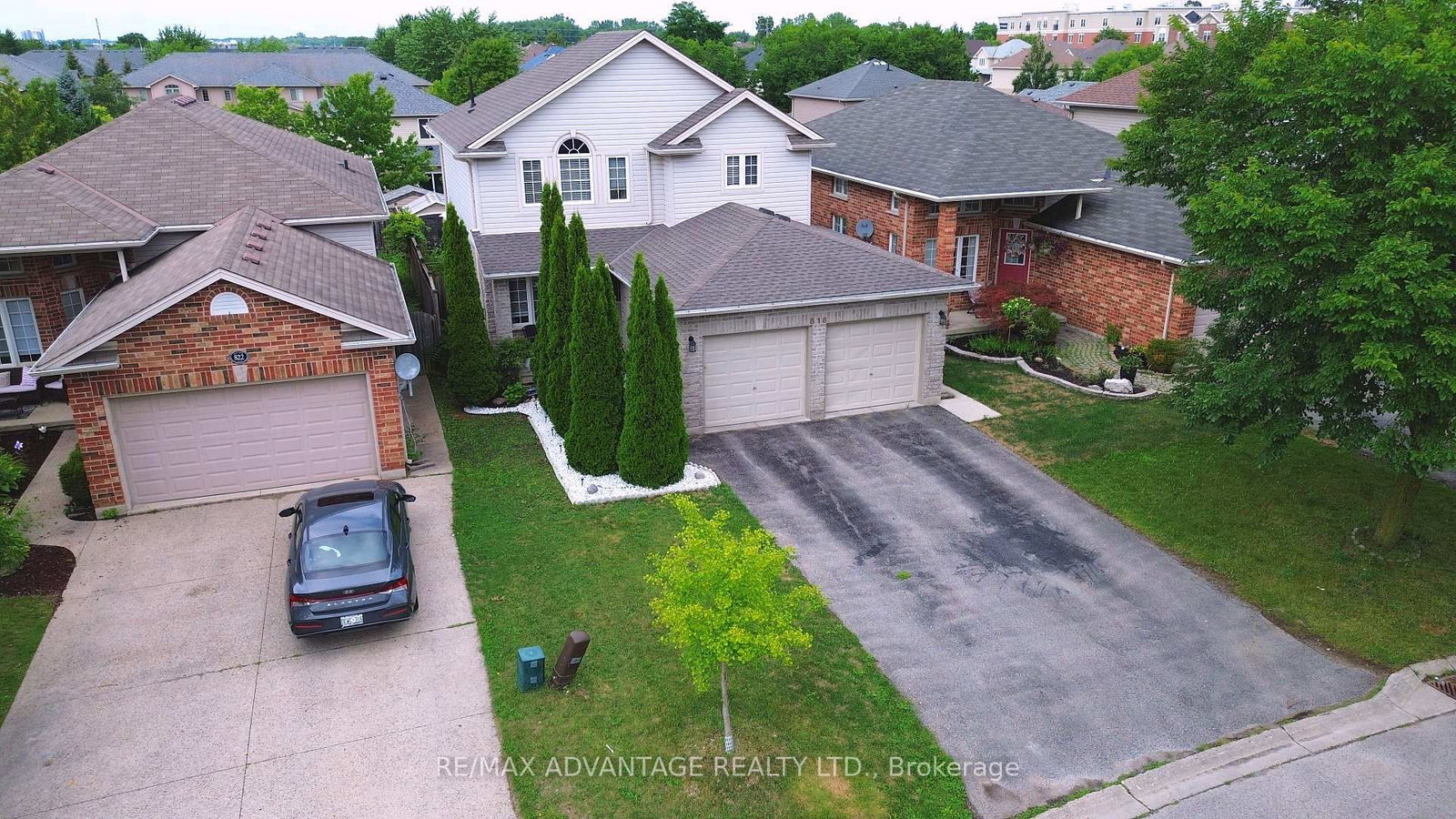 816 Wild Rose Lane, London North