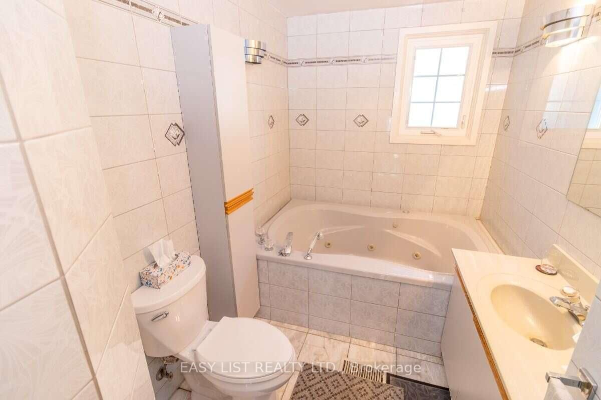 1999 Garfield Avenue • Ottawa, ON photo 13