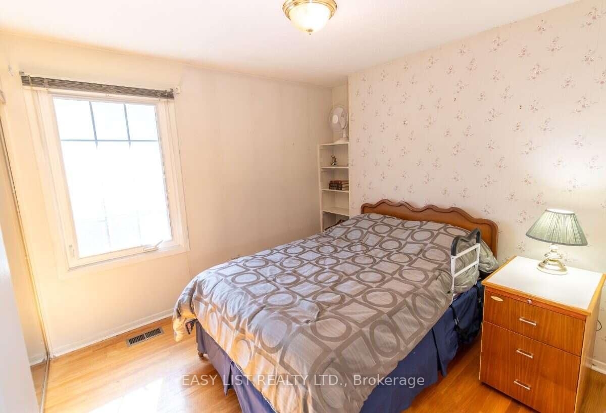 1999 Garfield Avenue • Ottawa, ON photo 15