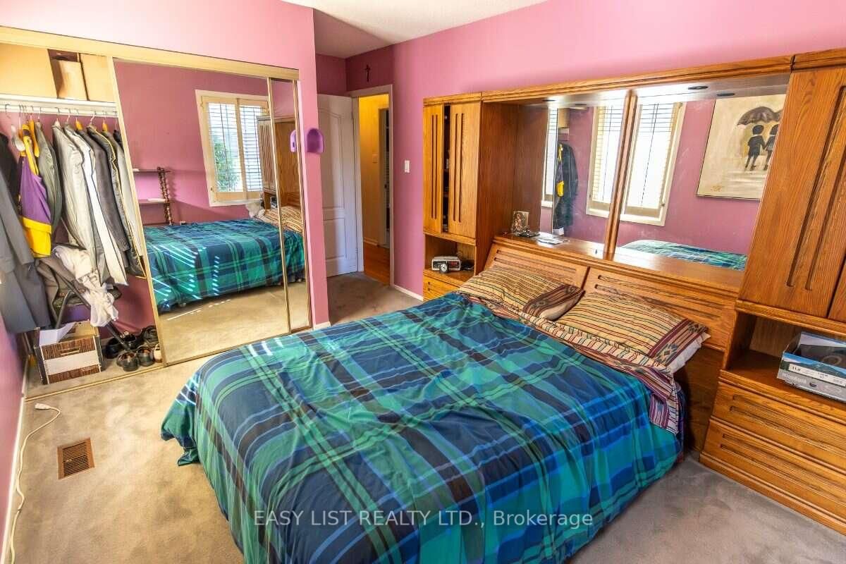 1999 Garfield Avenue • Ottawa, ON photo 16