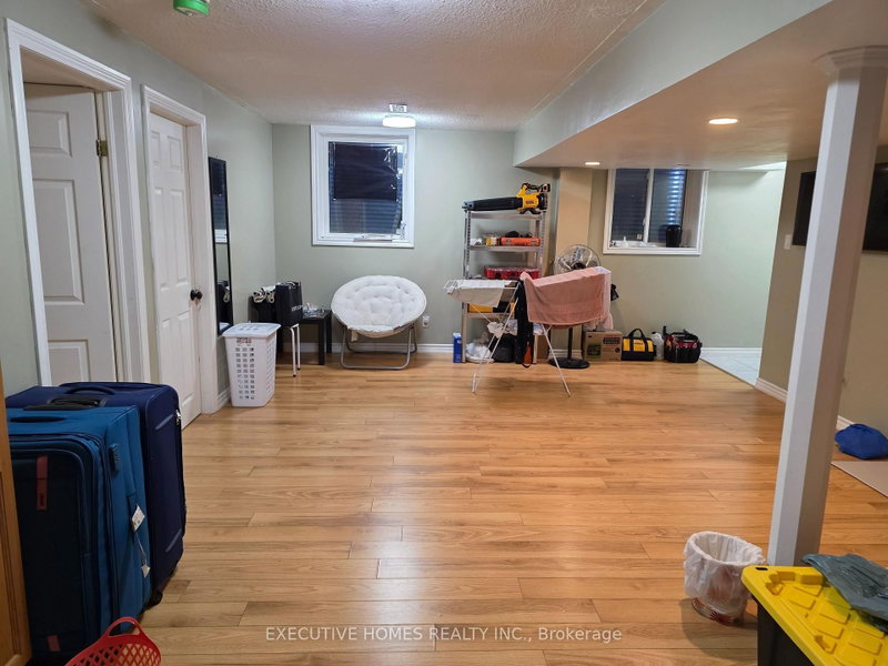 35 Claudette Gate