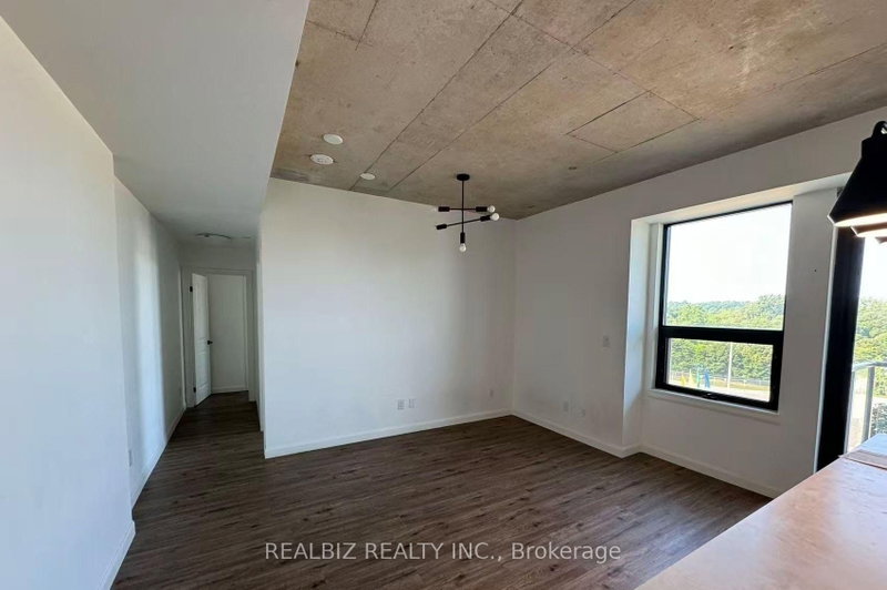 512 - 7 Erie Avenue W