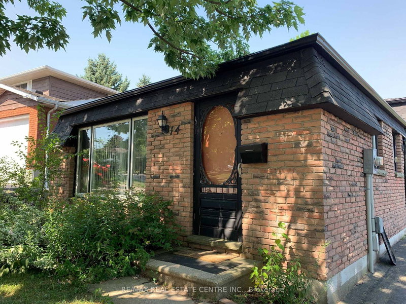 14 SANDSPRINGS Crescent