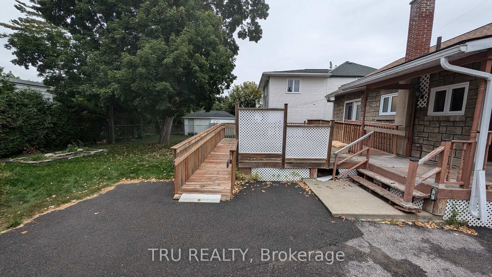 105 Mailes Avenue • Ottawa, ON photo 17
