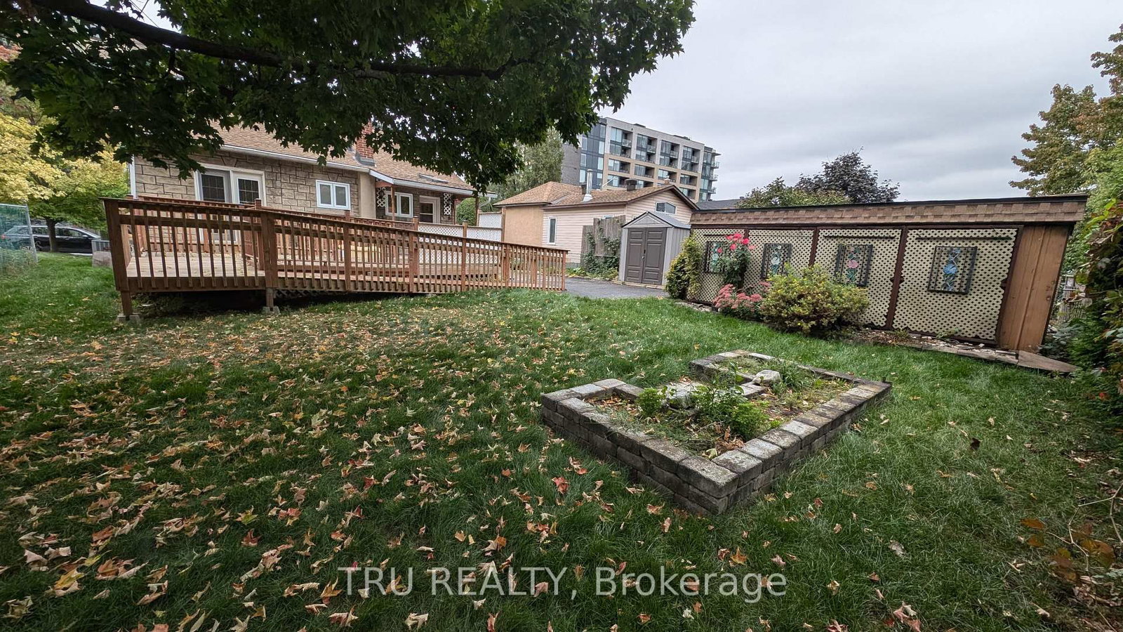 105 Mailes Avenue • Ottawa, ON photo 20
